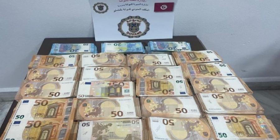 الديوانة بمطار المنستير تحبط محاولة تهريب مبلغ بقيمة 100 ألف أورو