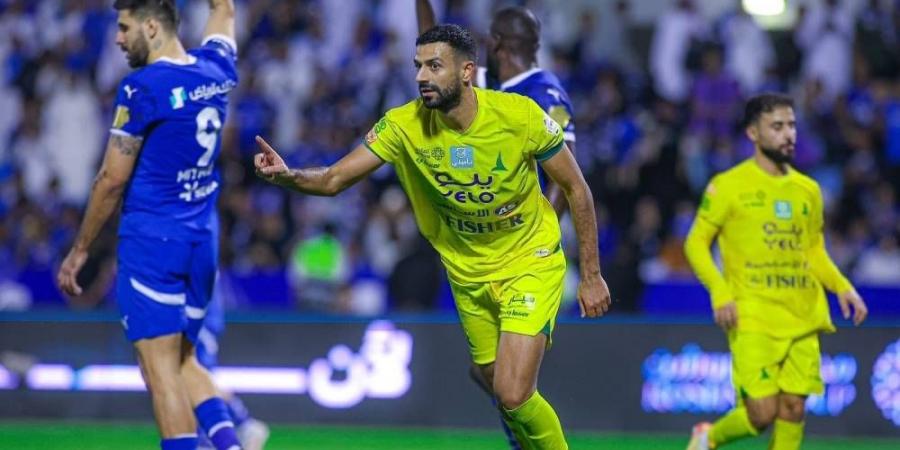 الخليج يكسر انتصارات الهلال ويعوض جماهير اليد