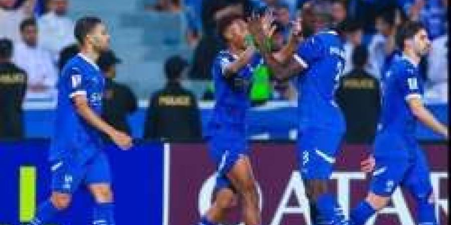 الهلال يستعد لملاقاة الشباب في قمة الدوري السعودي للمحترفين