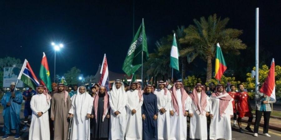 الجامعة الإسلامية تحتفي بالإنجاز التاريخي للمملكة بإعلان استضافة بطولة كأس العالم 2034 بمسيرة طلابية عالمية