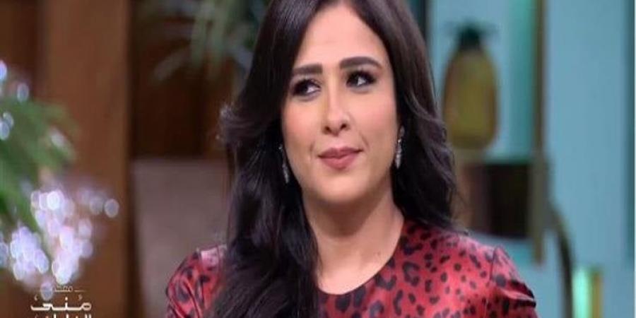 بـ«ماسك وحش».. ياسمين عبد العزيز تمازح فريق مسلسل «وتقابل حبيب»